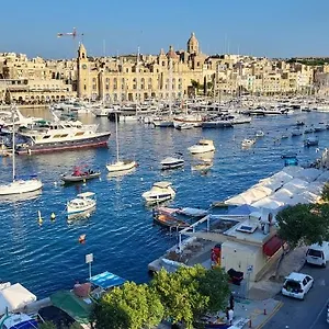  Dom wakacyjny Entire Seaview Town House